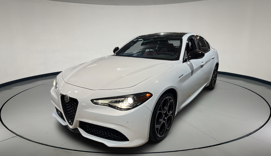 Alfa Romeo • Giulia