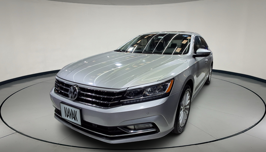 Volkswagen • Passat