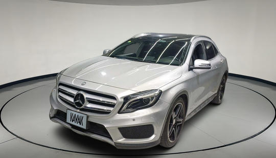 Mercedes Benz • Clase GLA