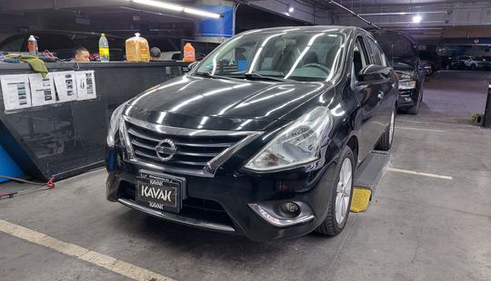 Nissan • Versa
