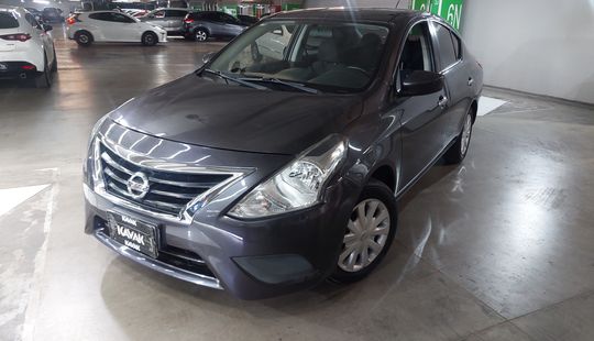 Nissan • Versa
