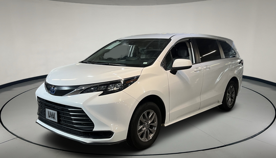 Toyota • Sienna