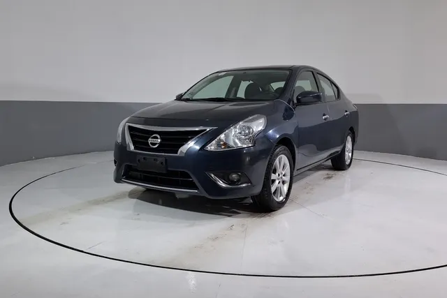 Nissan · Versa