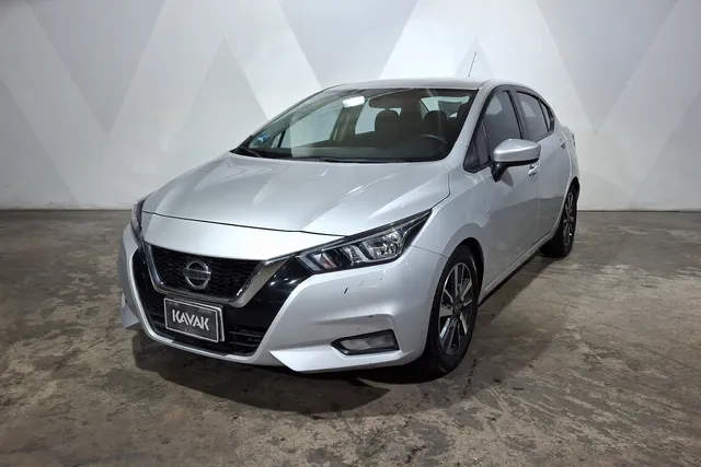 Nissan · Versa