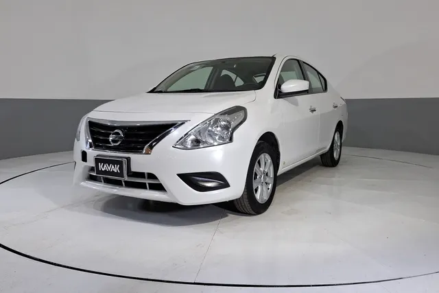 Nissan · Versa