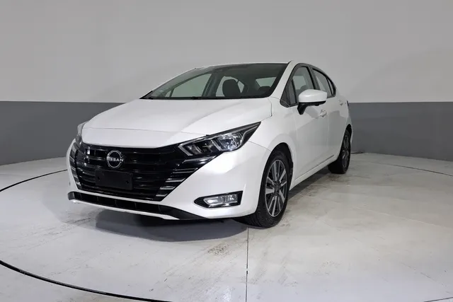 Nissan · Versa