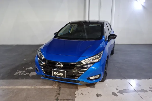 Nissan · Versa