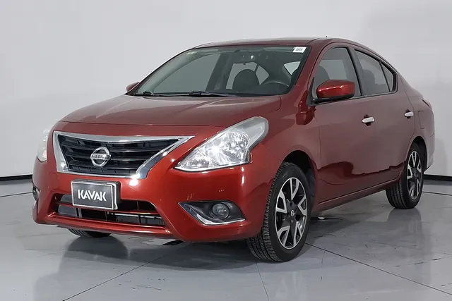 Nissan · Versa