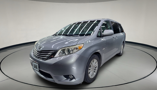 Toyota • Sienna
