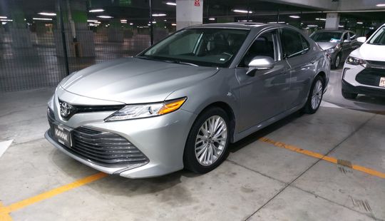 Toyota • Camry
