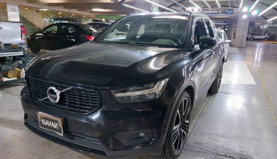 Volvo • XC40