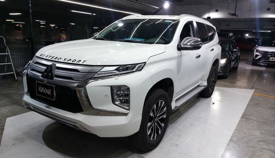 Mitsubishi • Montero