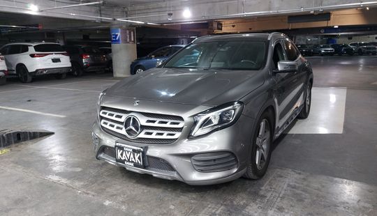 Mercedes Benz • Clase GLA