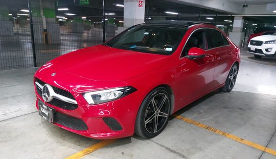 Mercedes Benz • Clase A