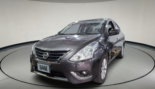 Nissan • Versa
