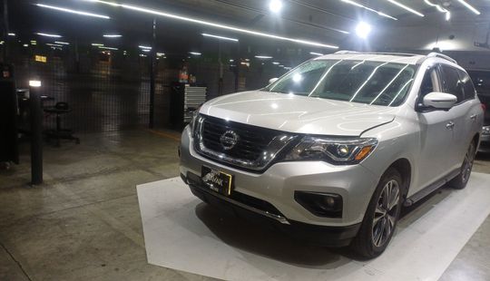 Nissan • Pathfinder