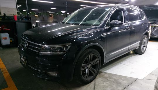 Volkswagen • Tiguan