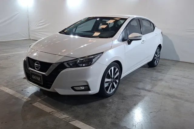 Nissan · Versa