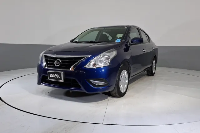 Nissan · Versa