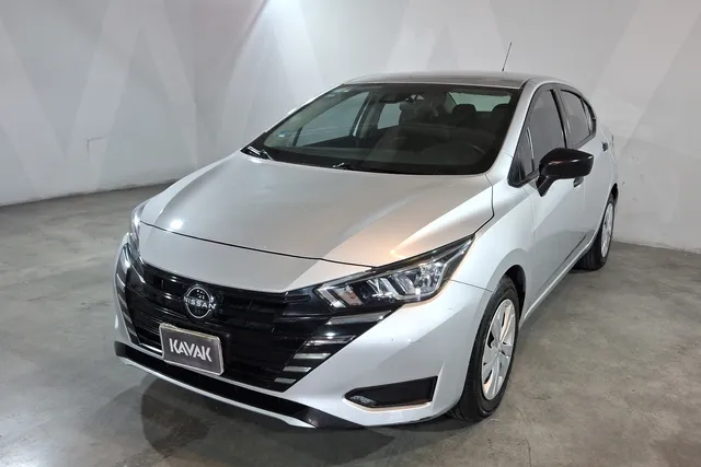 Nissan · Versa