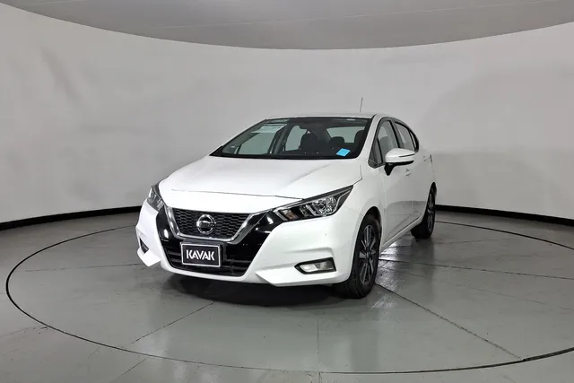 Nissan · Versa