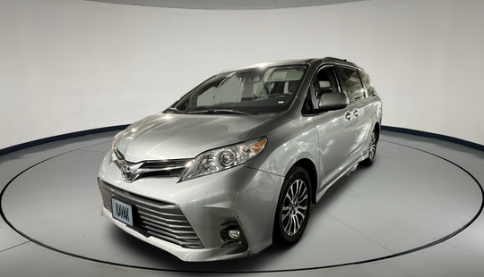 Toyota • Sienna