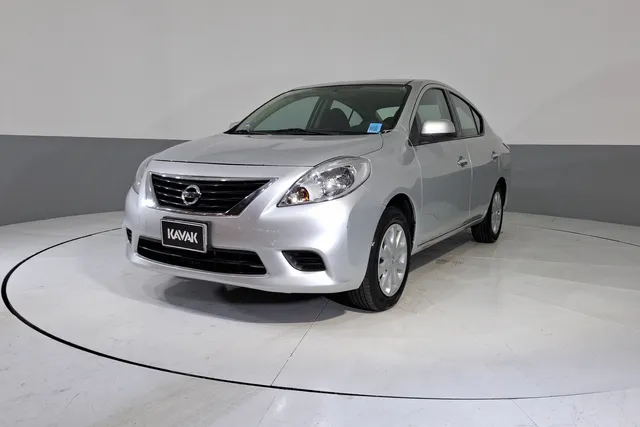 Nissan · Versa