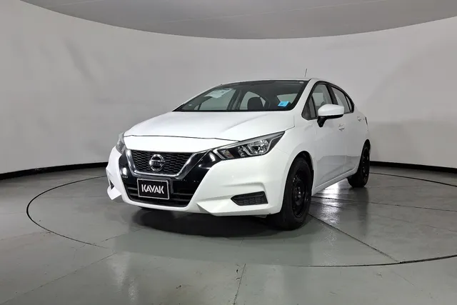 Nissan · Versa