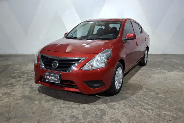 Nissan · Versa
