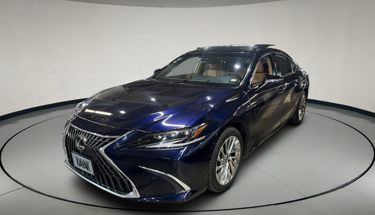Lexus • ES