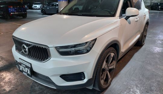 Volvo • XC40