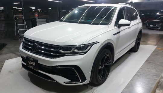 Volkswagen • Tiguan
