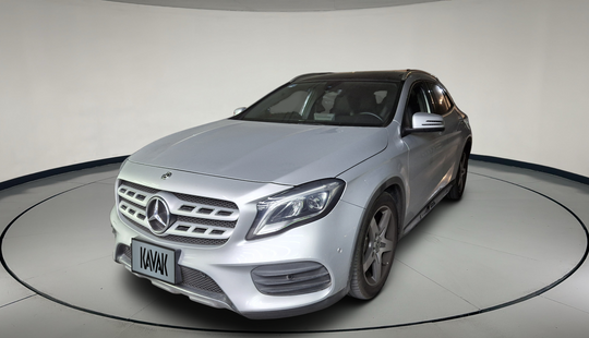 Mercedes Benz • Clase GLA
