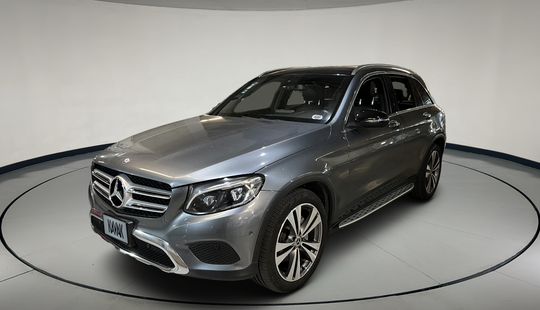 2017 • 64,100 km • Automático