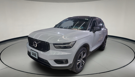 Volvo • XC40