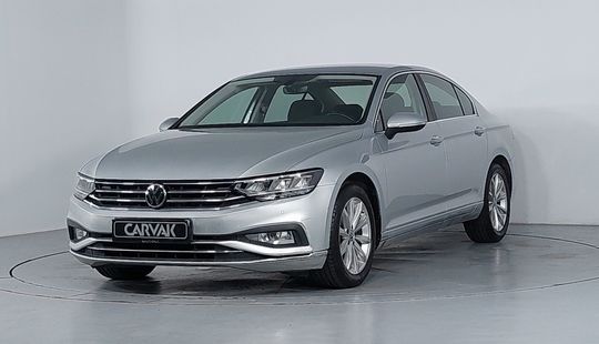 Volkswagen • Passat