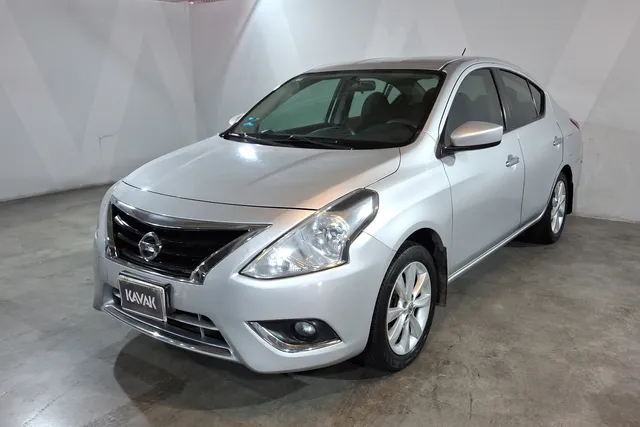 Nissan · Versa