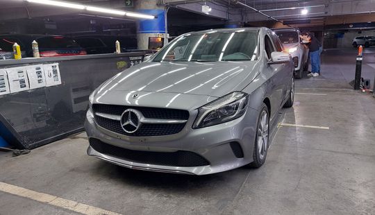 Mercedes Benz • Clase A