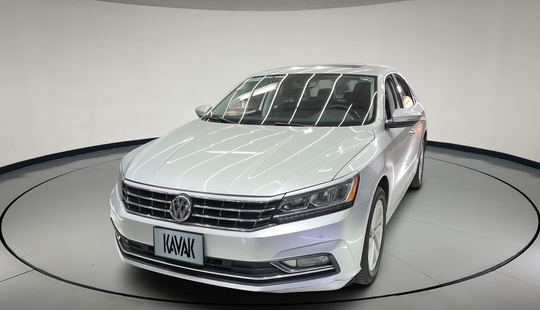 Volkswagen • Passat