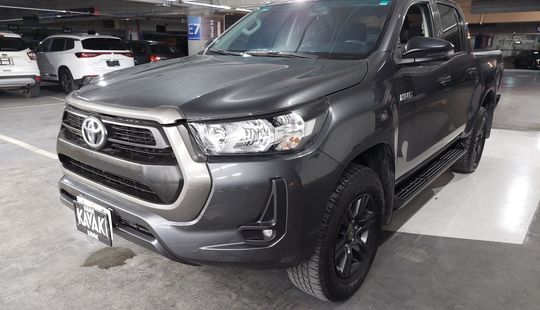 Toyota • Hilux