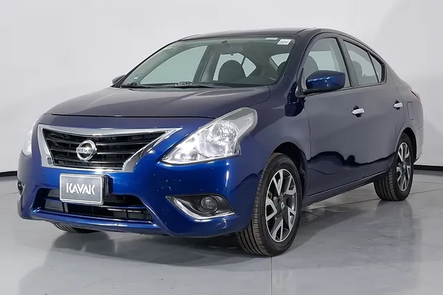 Nissan · Versa
