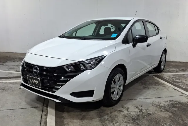 Nissan · Versa