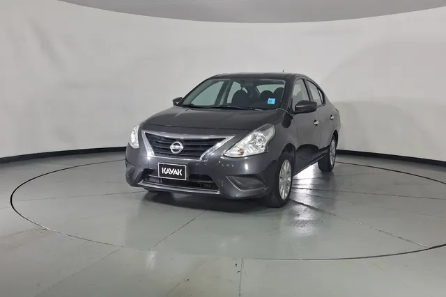 Nissan · Versa