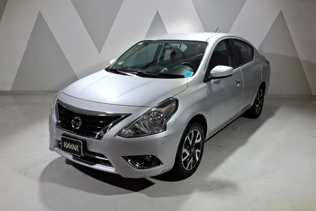 Nissan · Versa