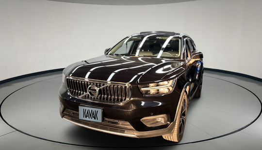 Volvo • XC40