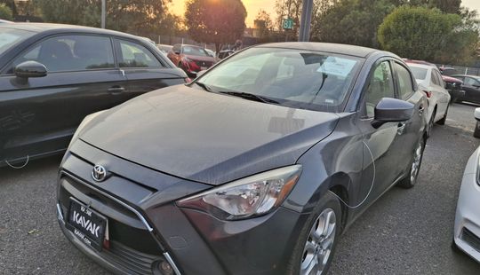 Toyota • Yaris