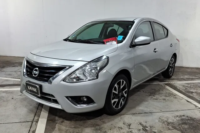 Nissan · Versa