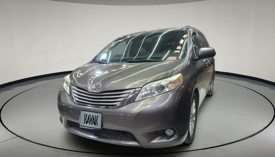 Toyota • Sienna