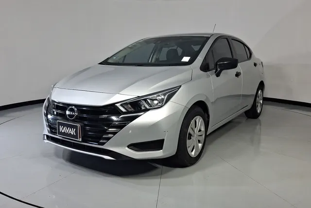 Nissan · Versa