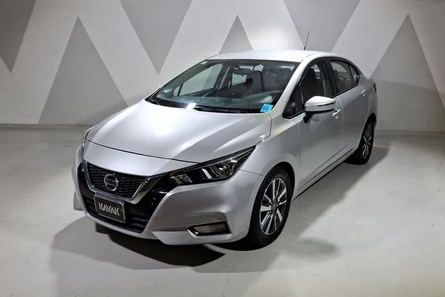 Nissan · Versa